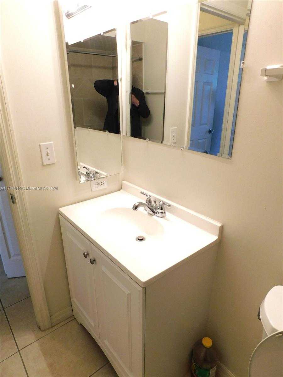 Small Image of 508 SOUTH EAST 7 ST #4, Cape Coral Number 3