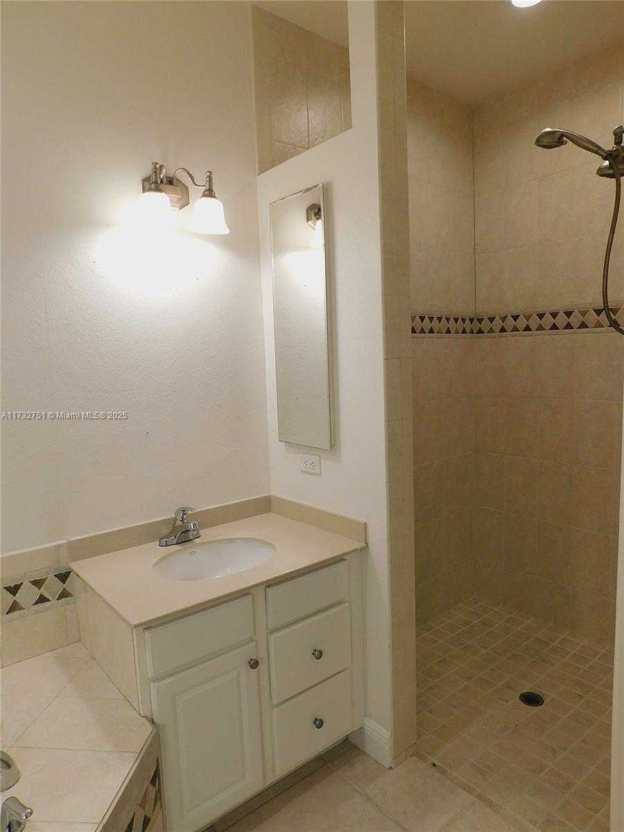 Small Image of 617 SOUTH EAST 7 ST #2, Cape Coral Number 4