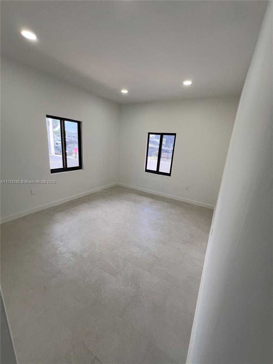 Small Image of 418 NORTH WEST 9TH AVE, Miami Number 10