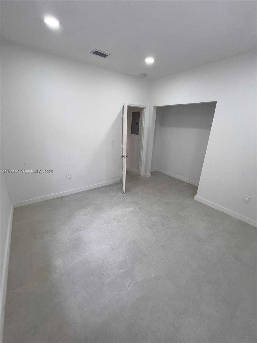 Small Image of 418 NORTH WEST 9TH AVE, Miami Number 11