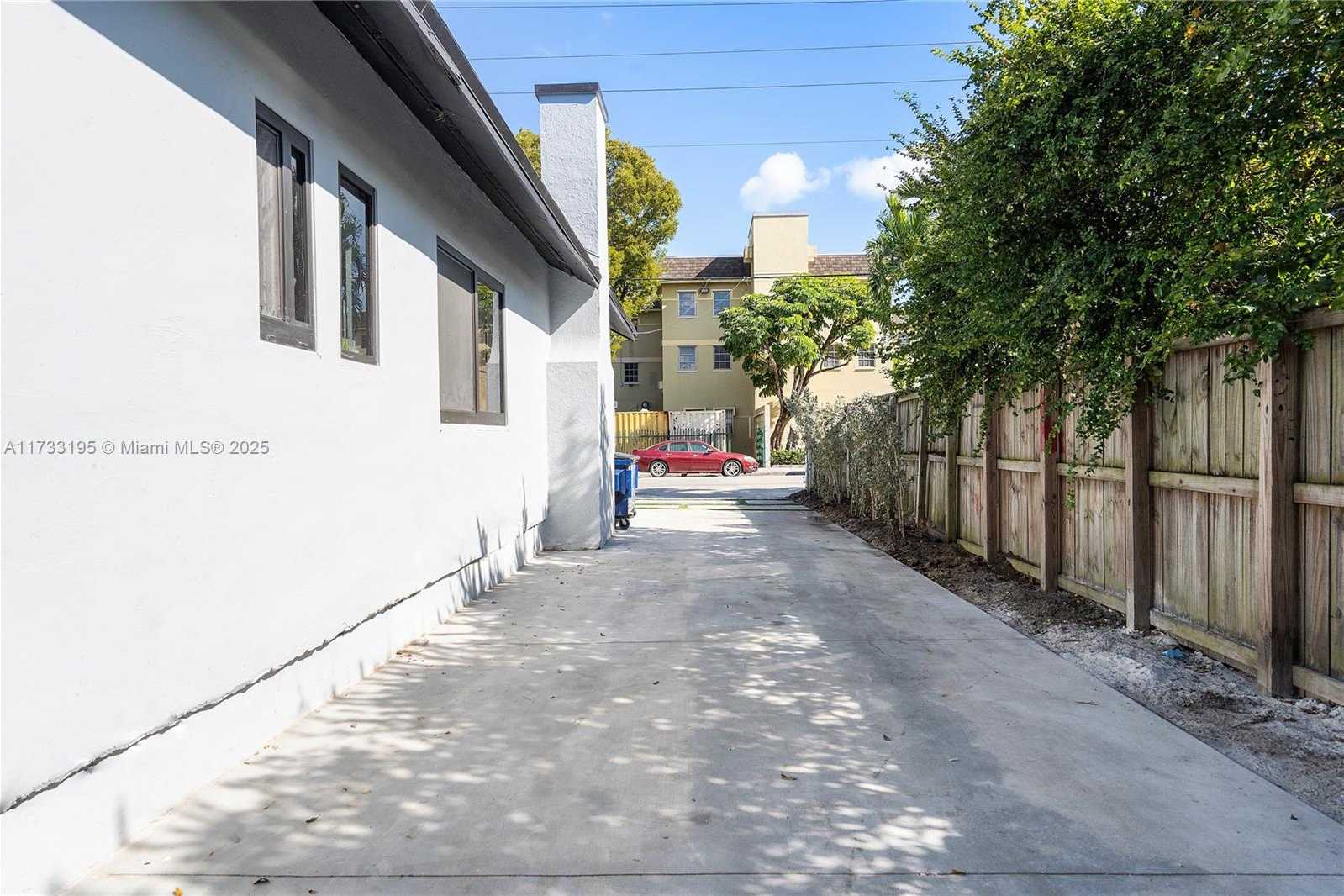Small Image of 418 NORTH WEST 9TH AVE, Miami Number 13