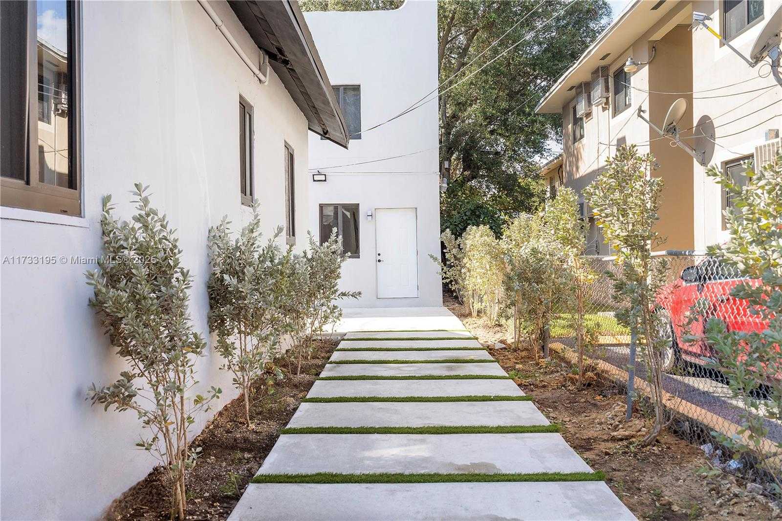 Small Image of 418 NORTH WEST 9TH AVE, Miami Number 15