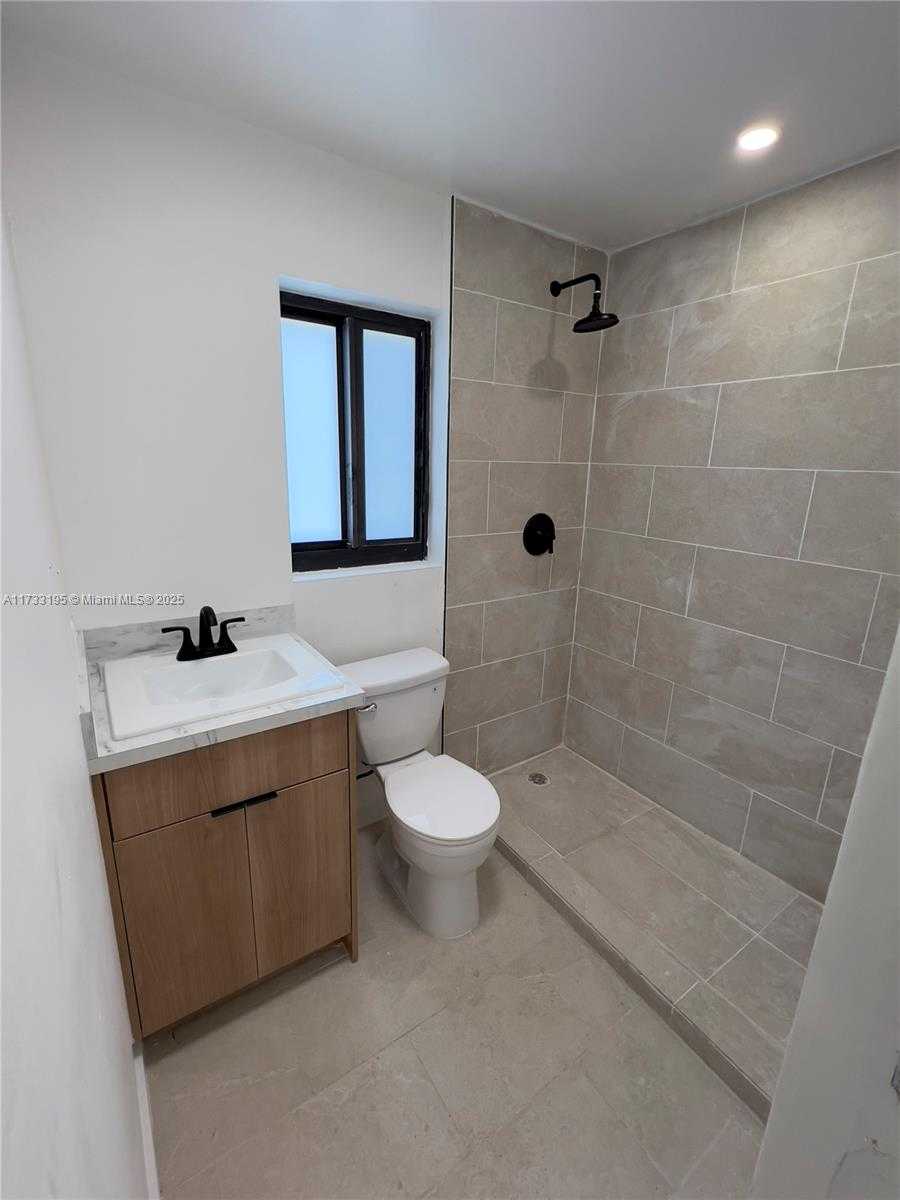 Small Image of 418 NORTH WEST 9TH AVE, Miami Number 22