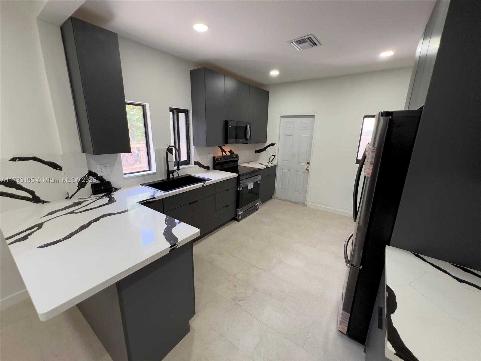 Small Image of 418 NORTH WEST 9TH AVE, Miami Number 4