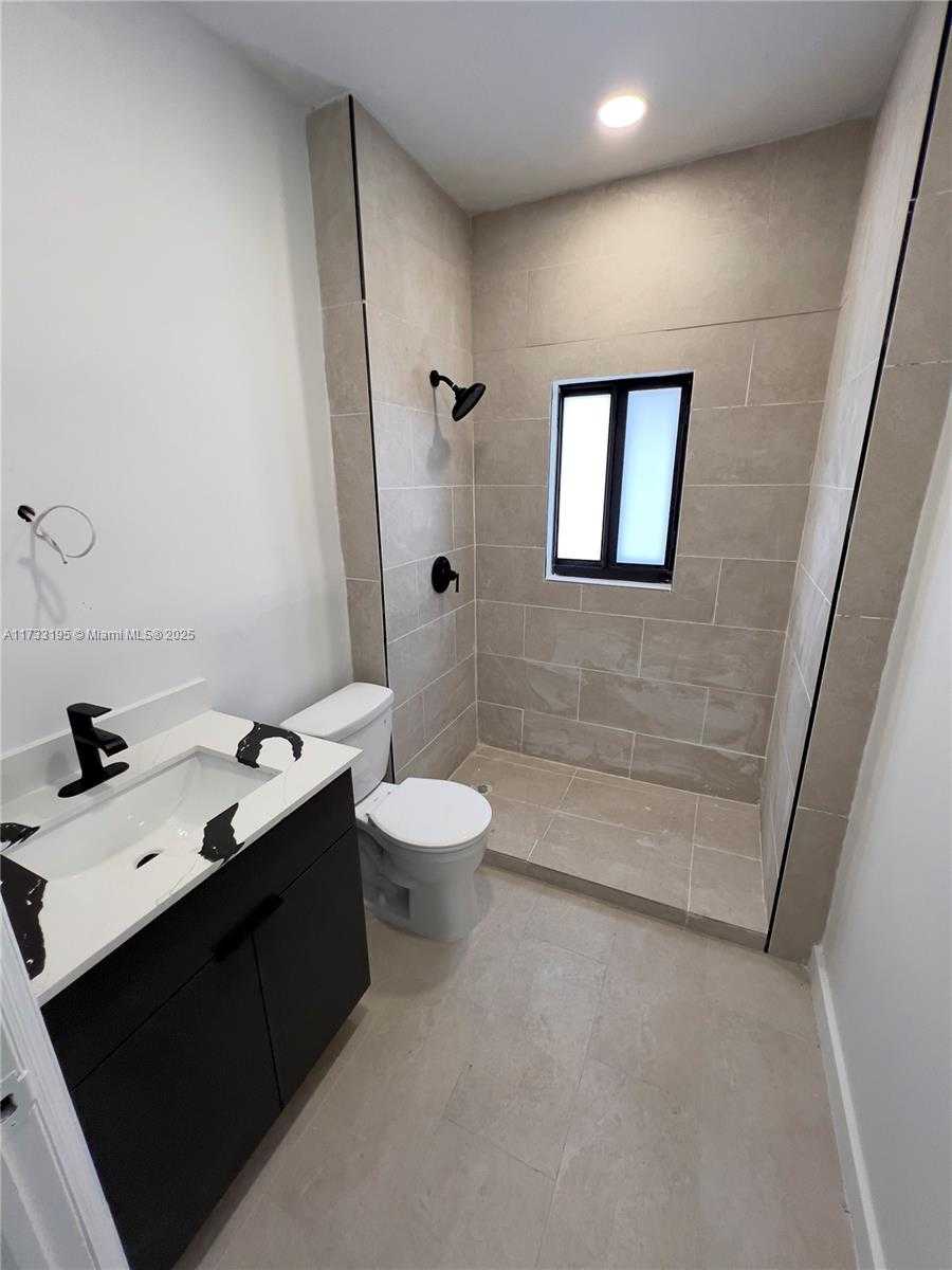 Small Image of 418 NORTH WEST 9TH AVE, Miami Number 7