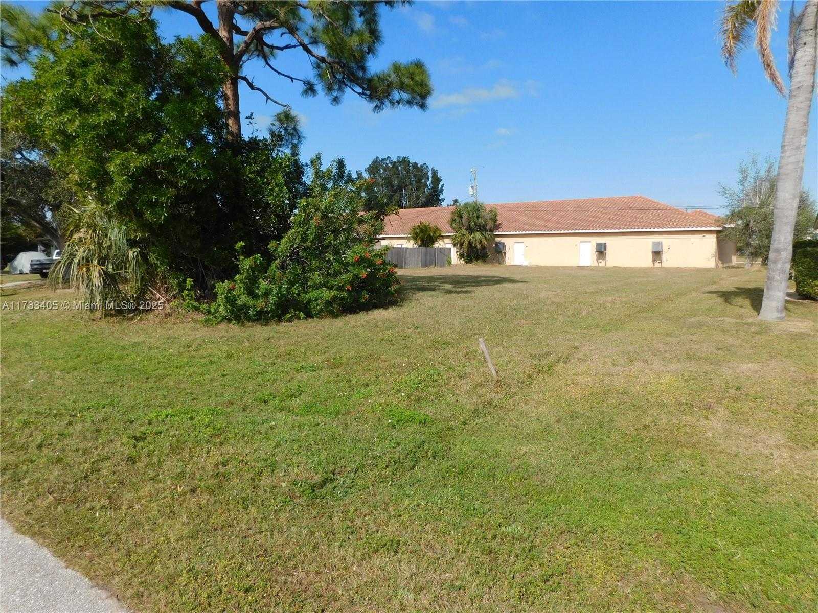 Small Image of 611 SOUTH WEST 3 TE, Cape Coral Number 2
