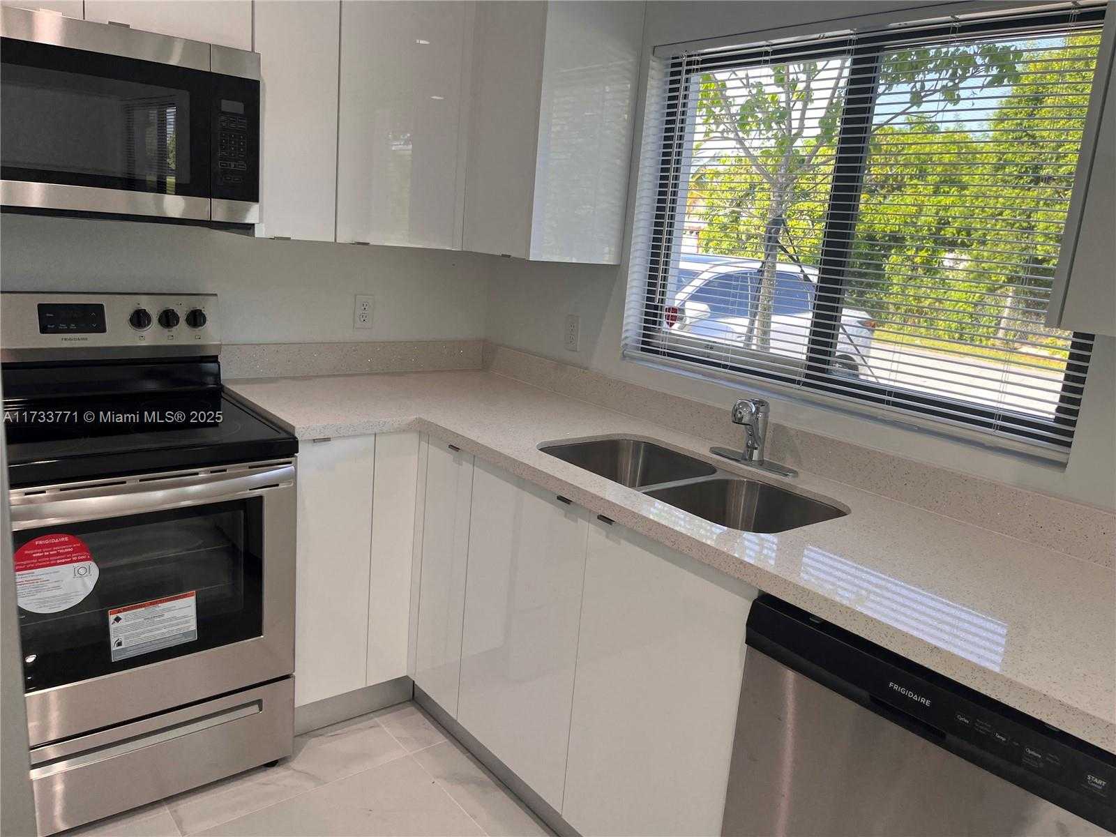 Small Image of 21226 SOUTH WEST 119TH AVE #2, Miami Number 6