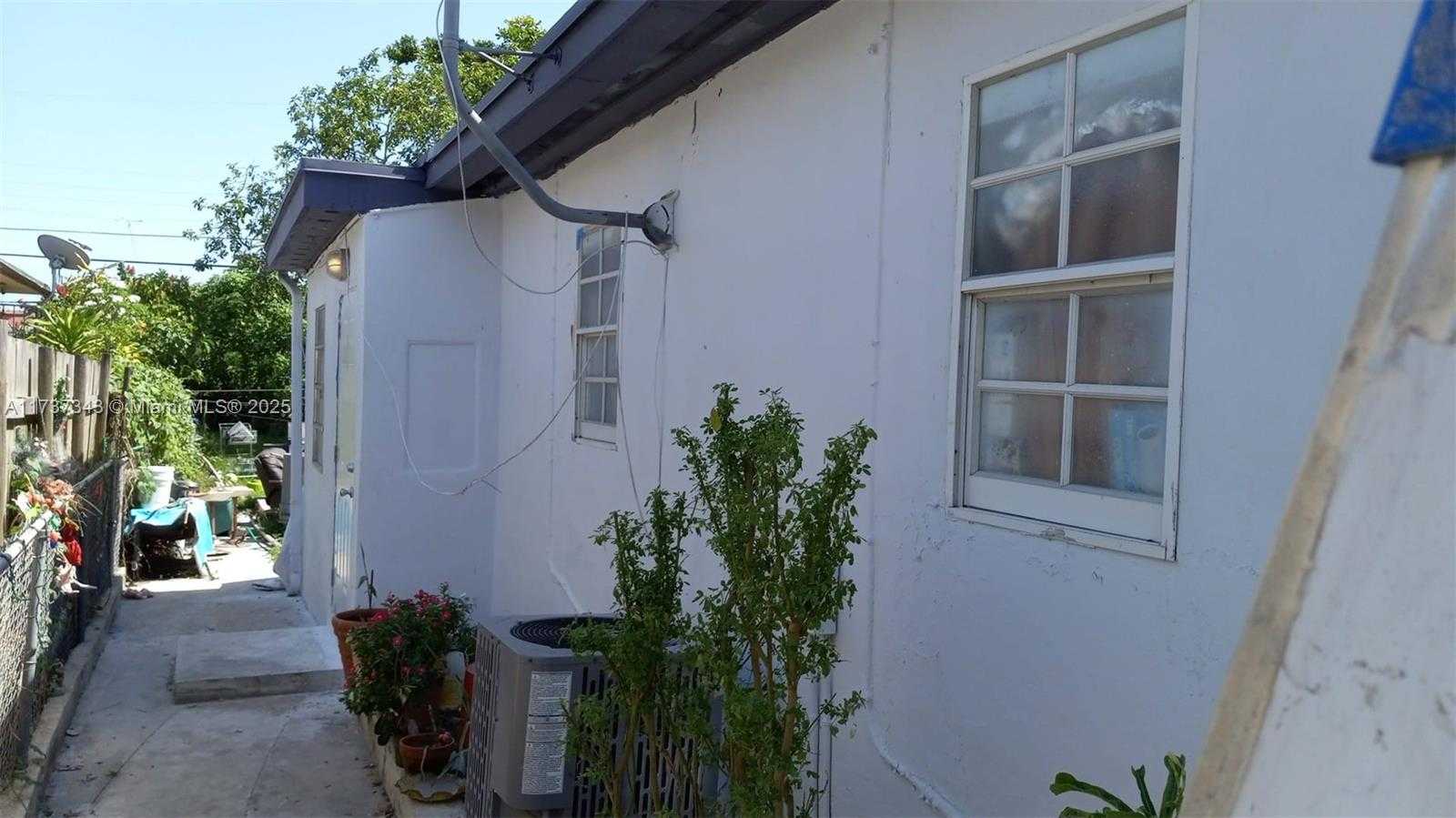 Small Image of 2980 NORTH WEST 91ST ST, Miami Number 3
