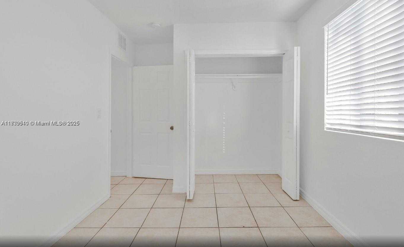 Small Image of 121 NORTH EAST 55TH ST, Miami Number 11