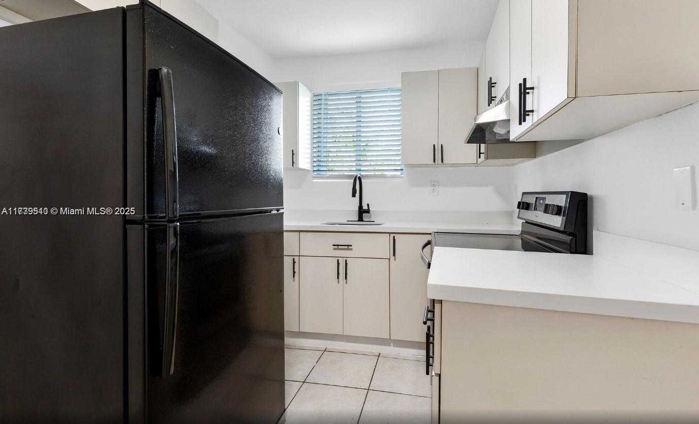 Small Image of 121 NORTH EAST 55TH ST, Miami Number 12