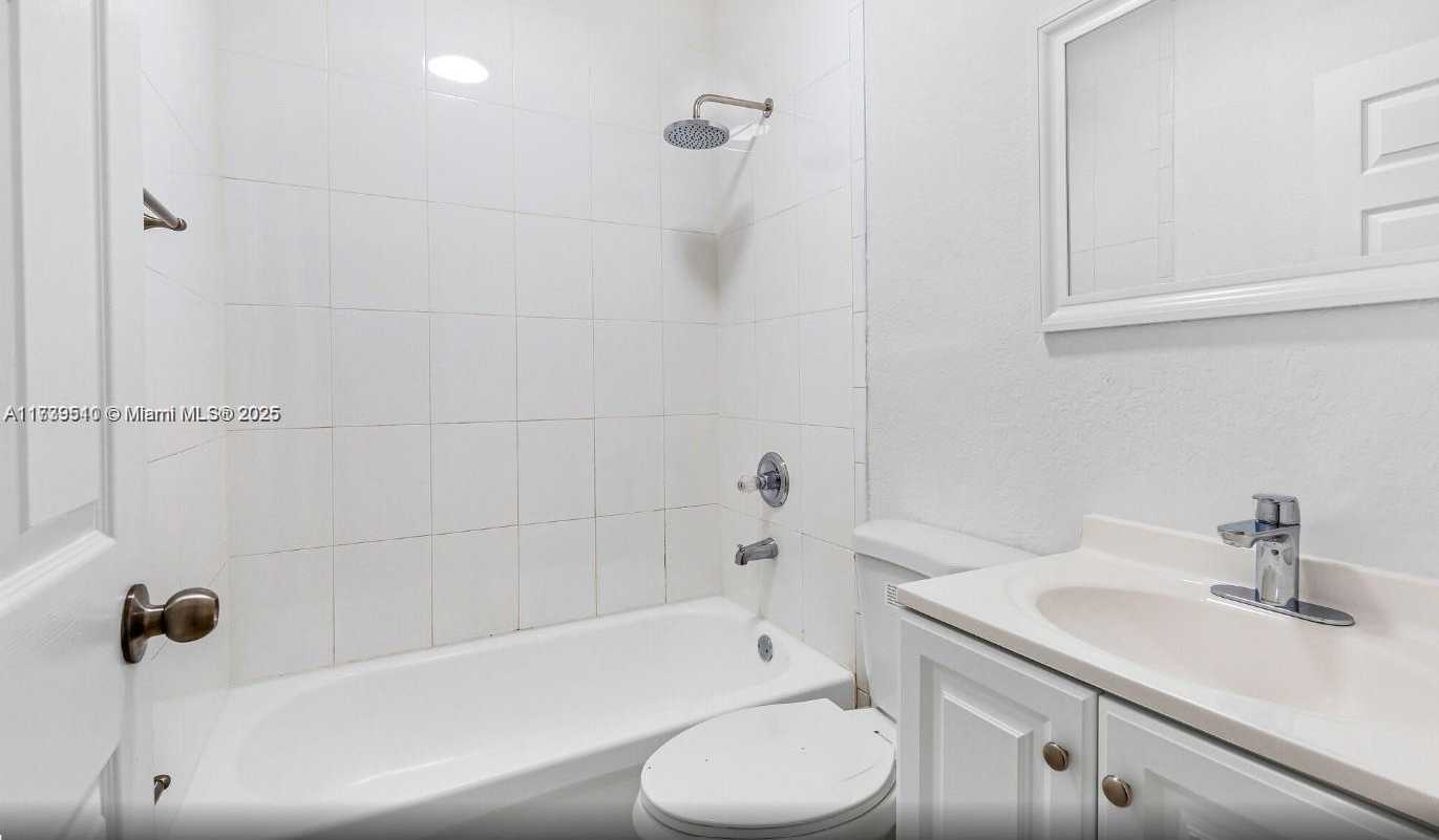 Small Image of 121 NORTH EAST 55TH ST, Miami Number 13