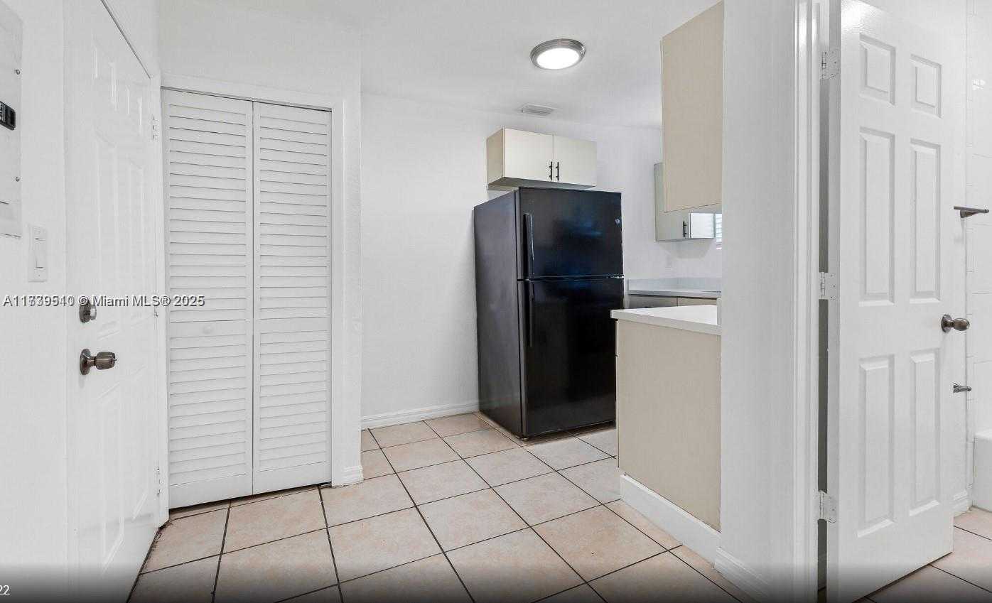Small Image of 121 NORTH EAST 55TH ST, Miami Number 14
