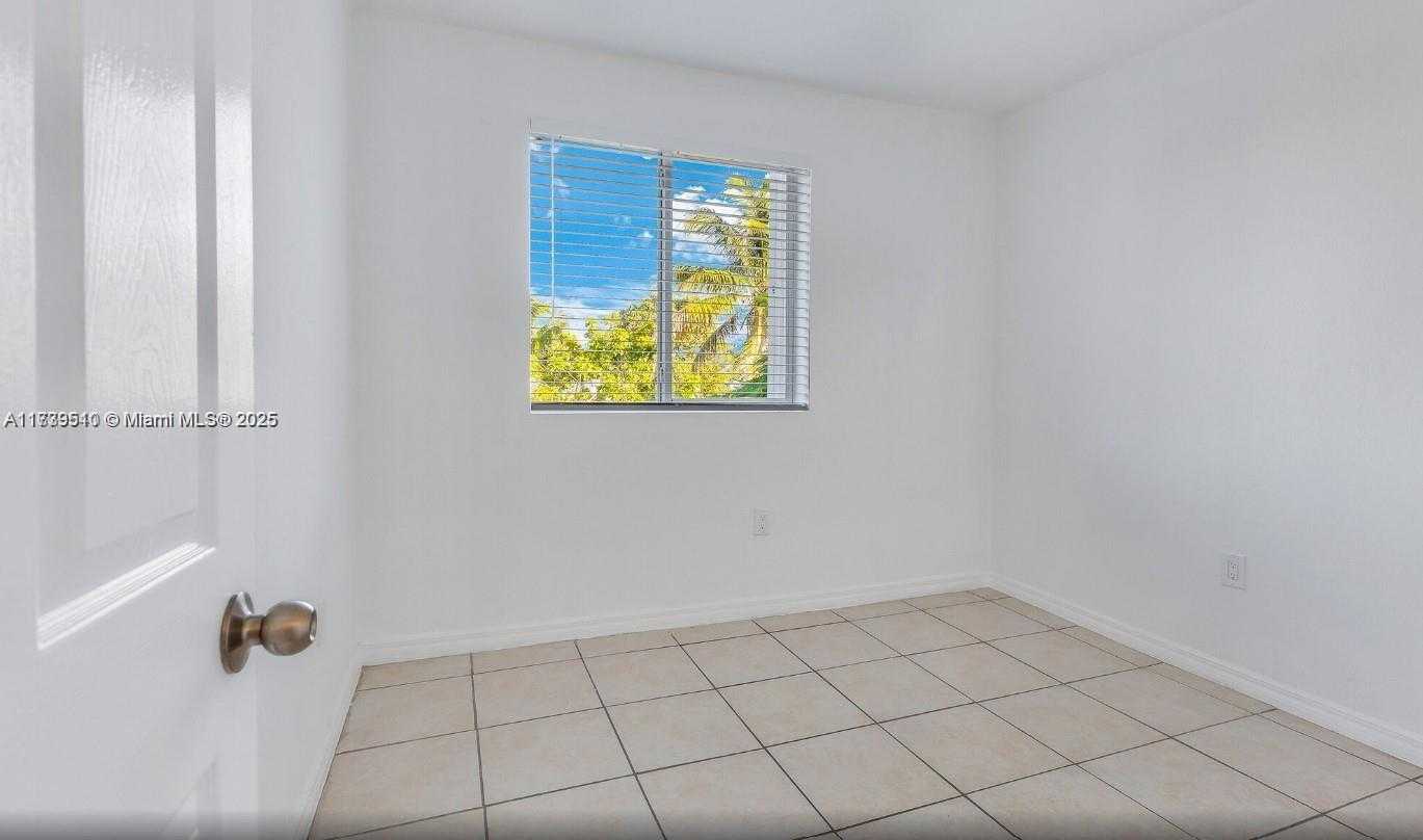 Small Image of 121 NORTH EAST 55TH ST, Miami Number 15