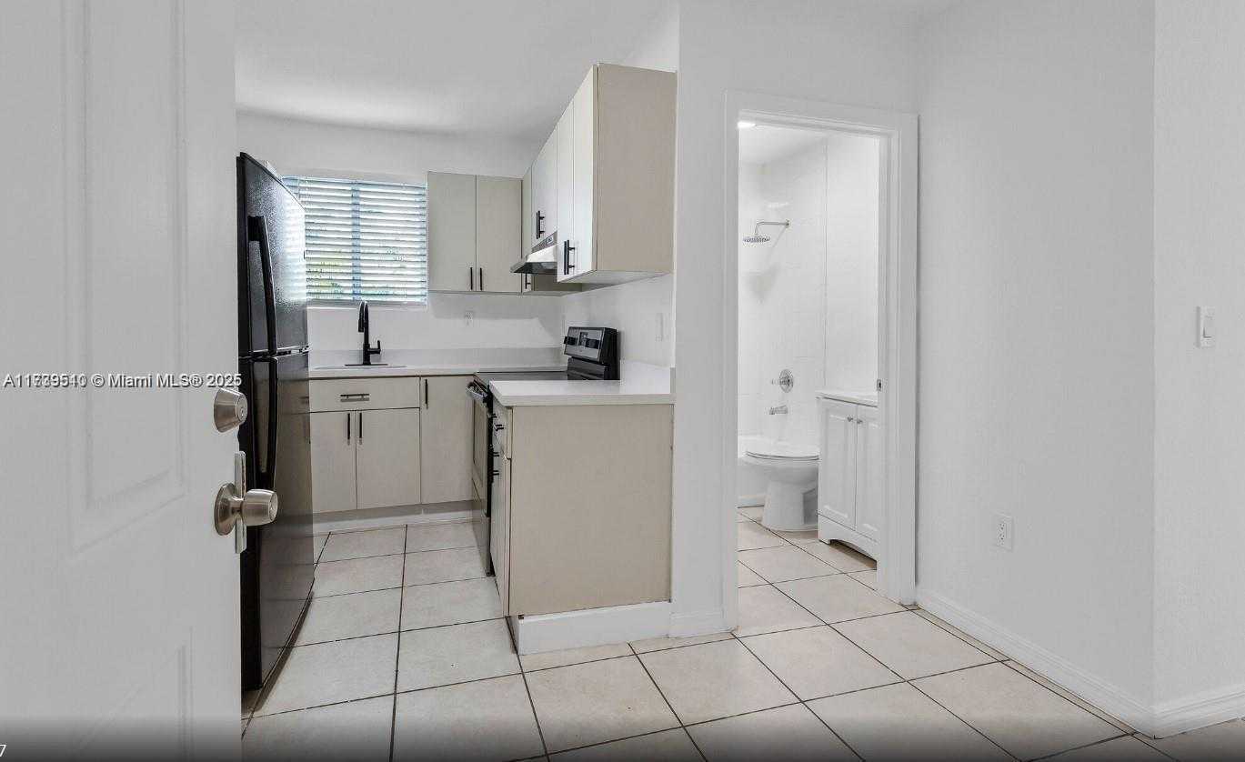 Small Image of 121 NORTH EAST 55TH ST, Miami Number 16