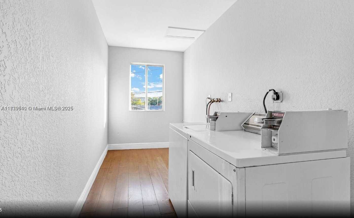 Small Image of 121 NORTH EAST 55TH ST, Miami Number 3