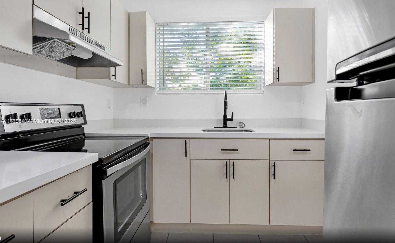 Small Image of 121 NORTH EAST 55TH ST, Miami Number 8
