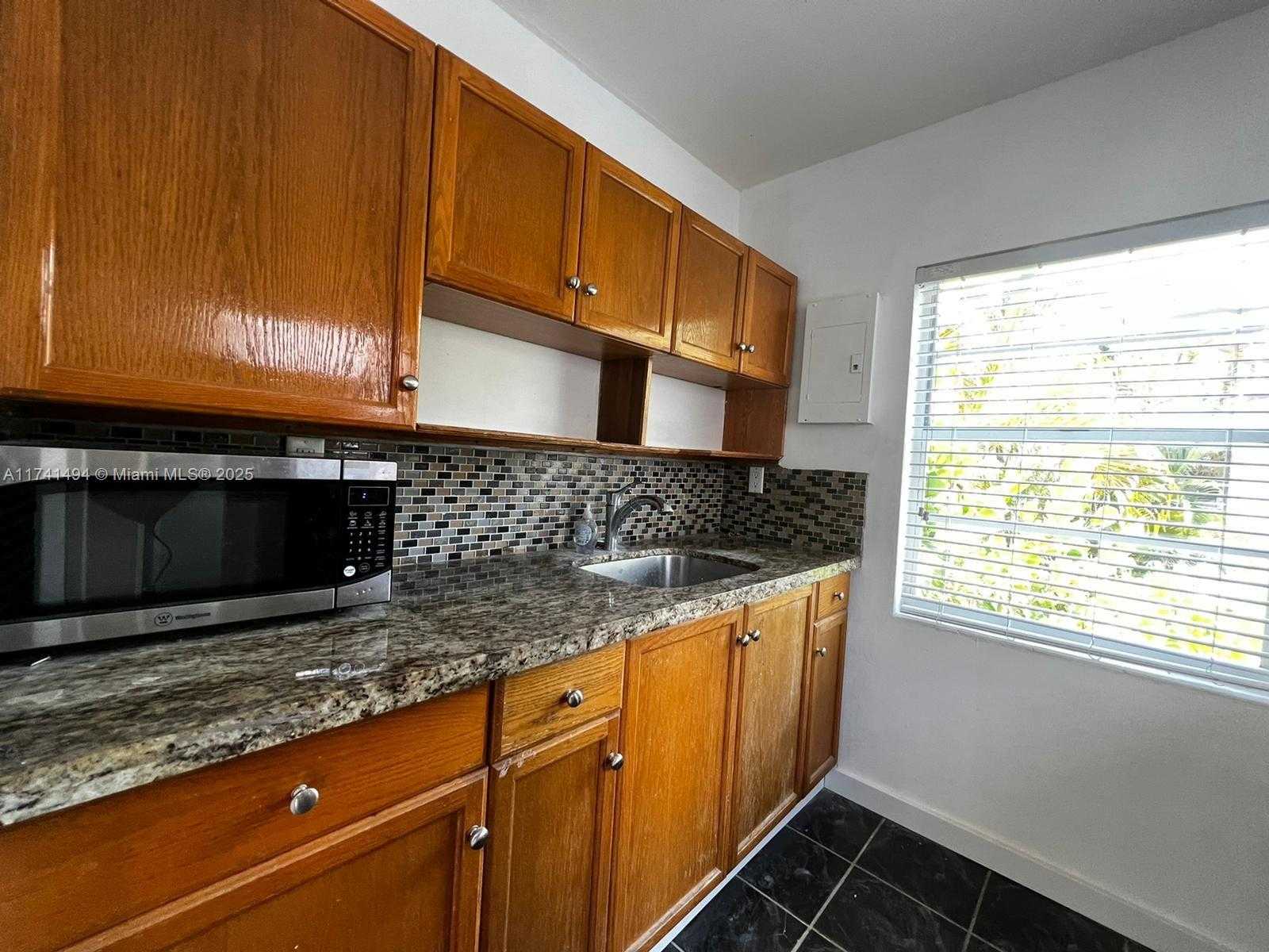 Small Image of 830 WEST 40TH ST, Miami Beach Number 40