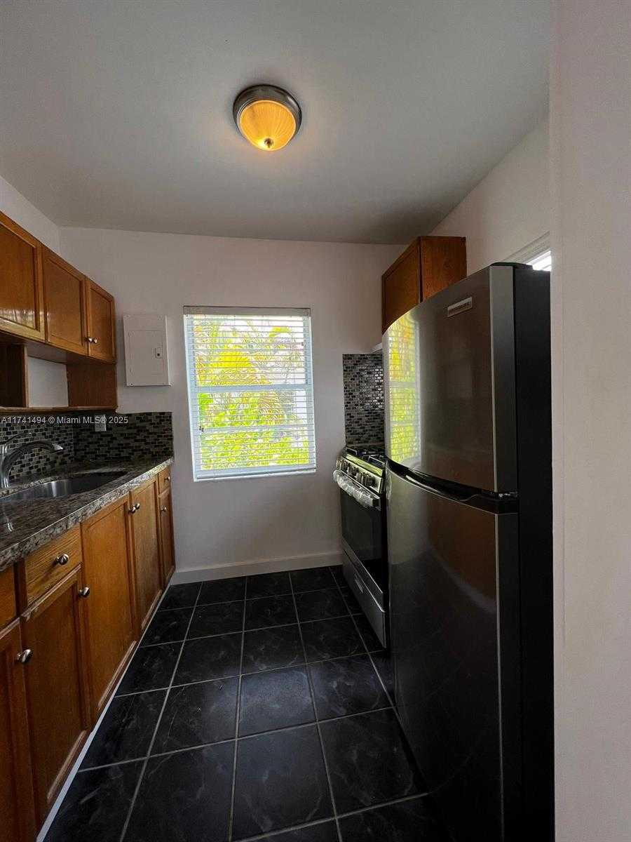 Small Image of 830 WEST 40TH ST, Miami Beach Number 47