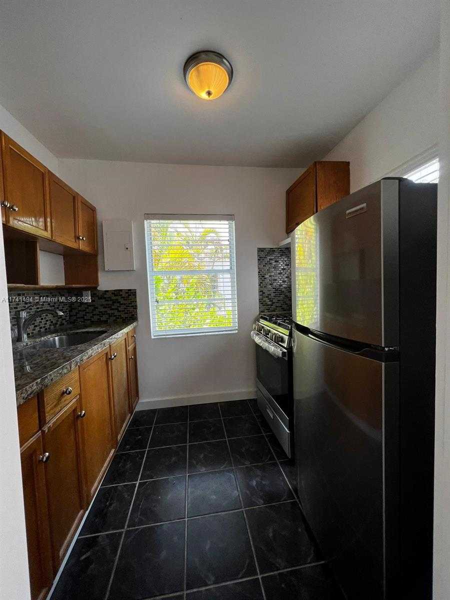 Small Image of 830 WEST 40TH ST, Miami Beach Number 48