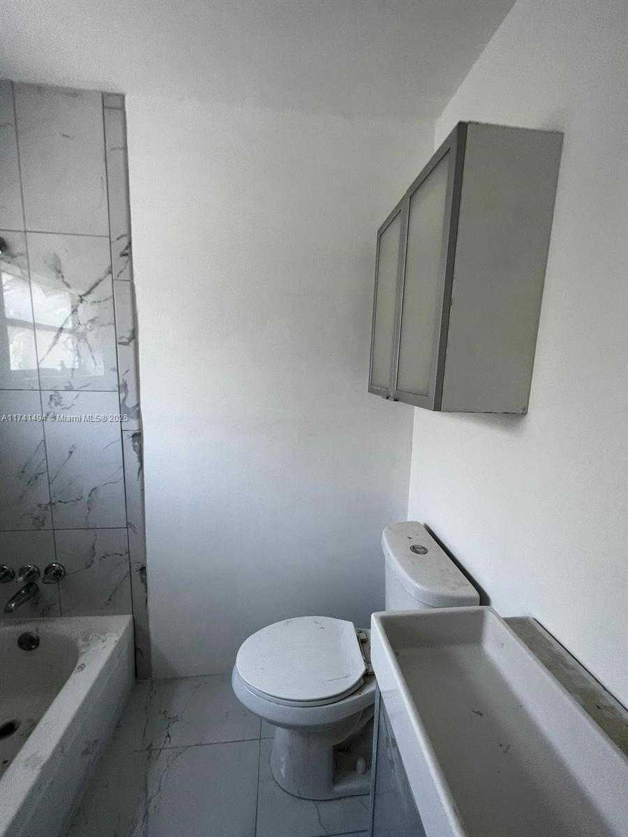 Small Image of 830 WEST 40TH ST, Miami Beach Number 49