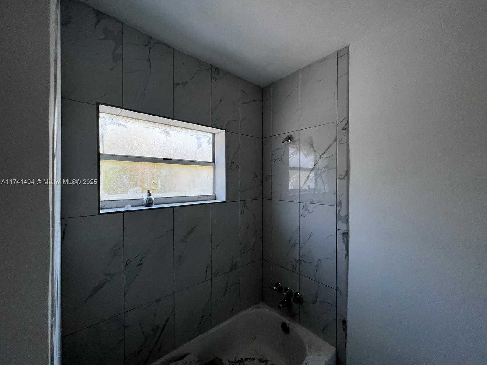 Small Image of 830 WEST 40TH ST, Miami Beach Number 51