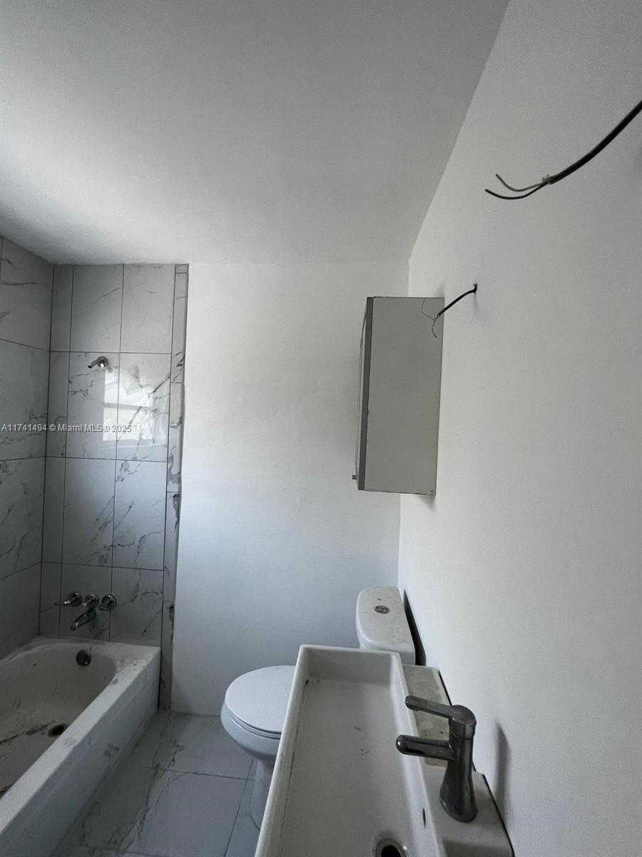 Small Image of 830 WEST 40TH ST, Miami Beach Number 52