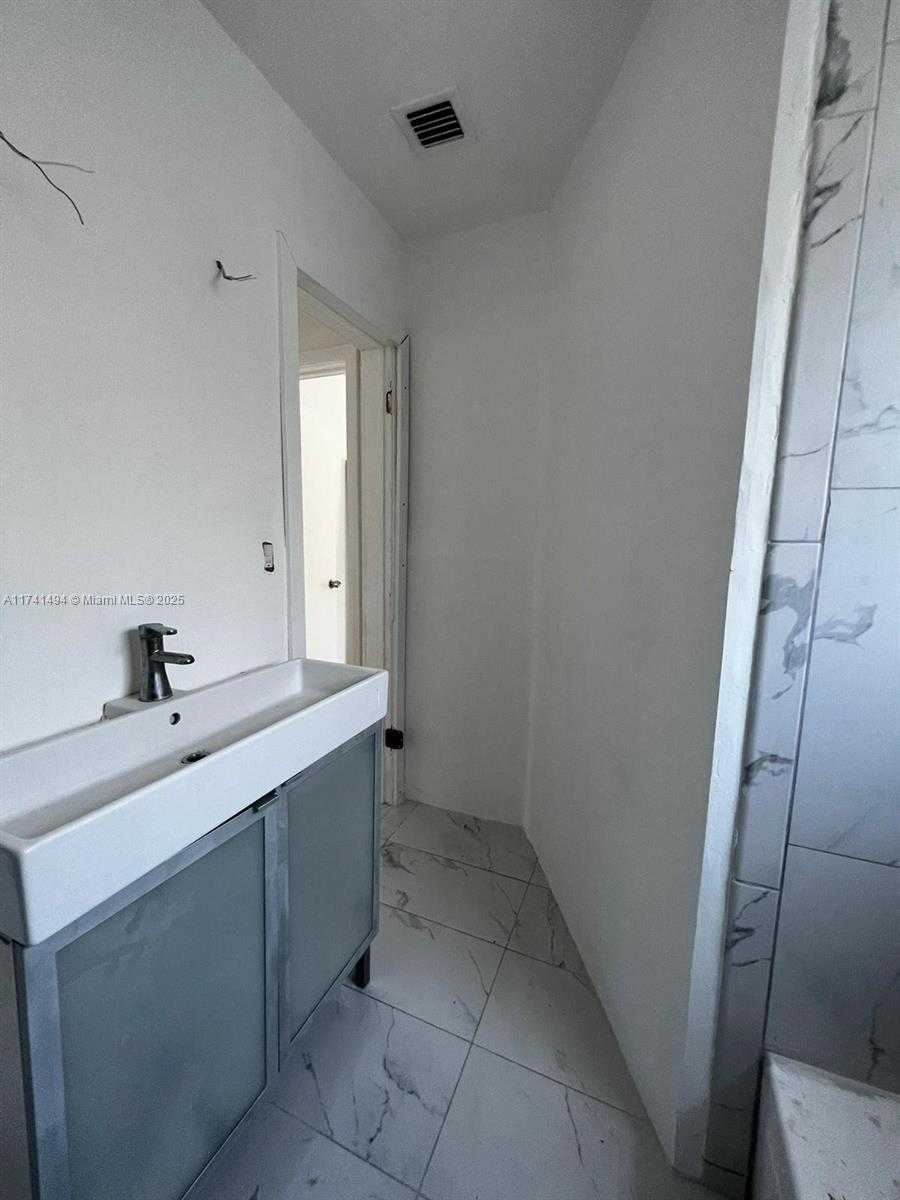 Small Image of 830 WEST 40TH ST, Miami Beach Number 54