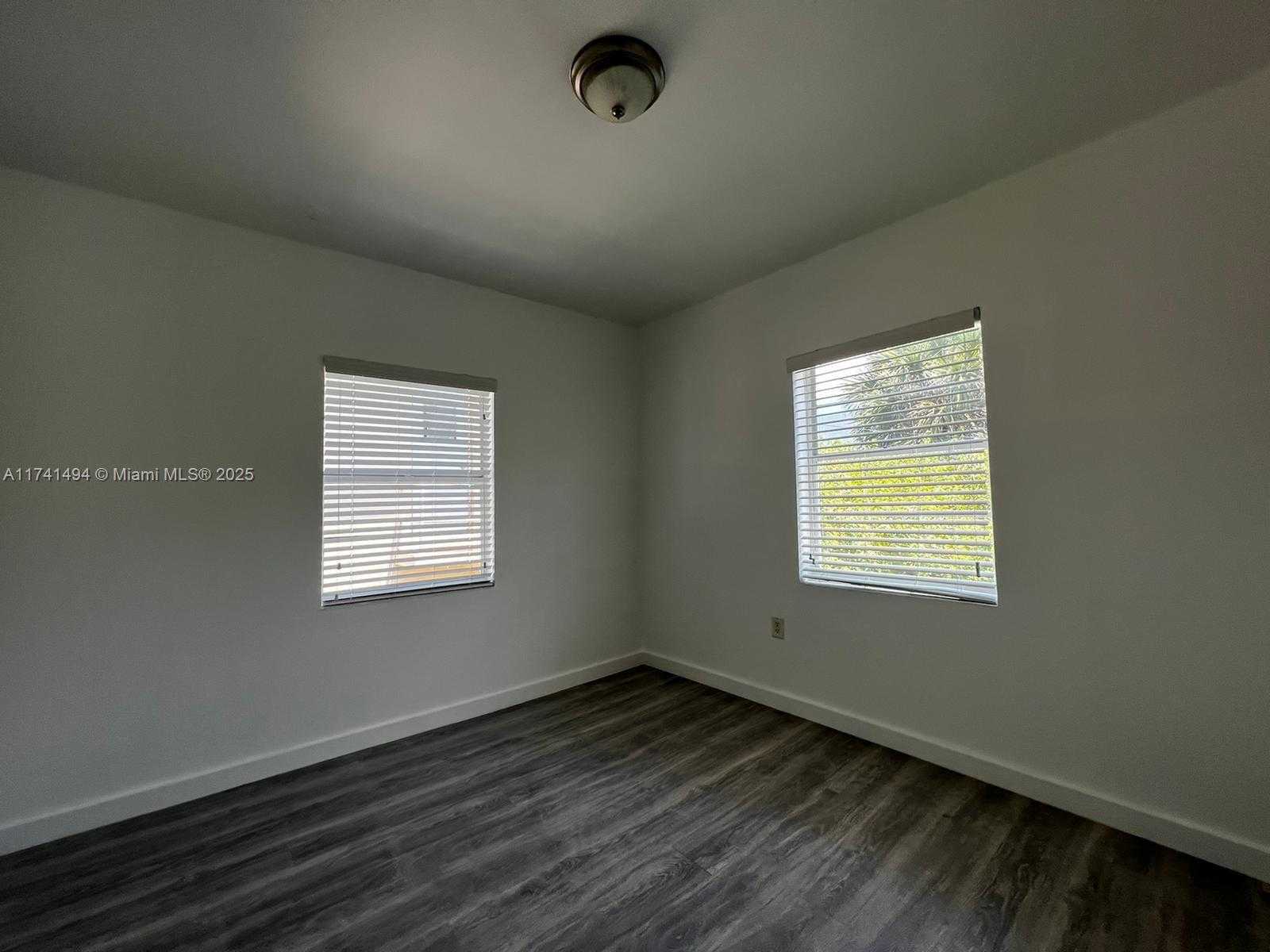 Small Image of 830 WEST 40TH ST, Miami Beach Number 56
