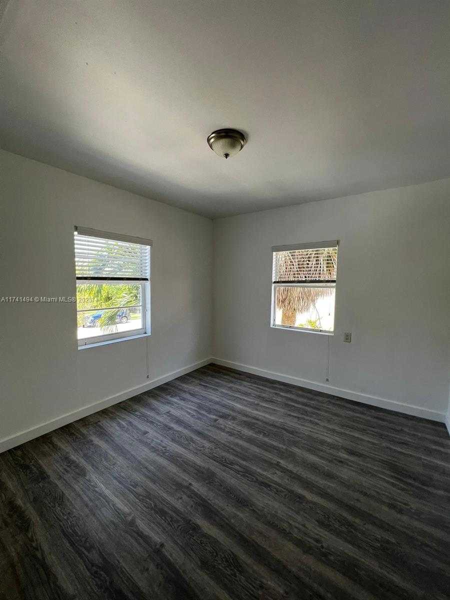 Small Image of 830 WEST 40TH ST, Miami Beach Number 57