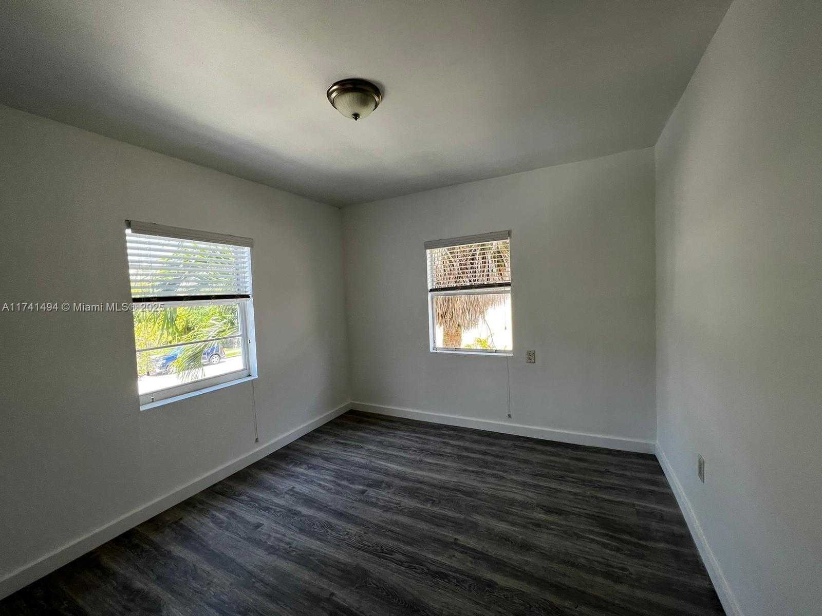 Small Image of 830 WEST 40TH ST, Miami Beach Number 60