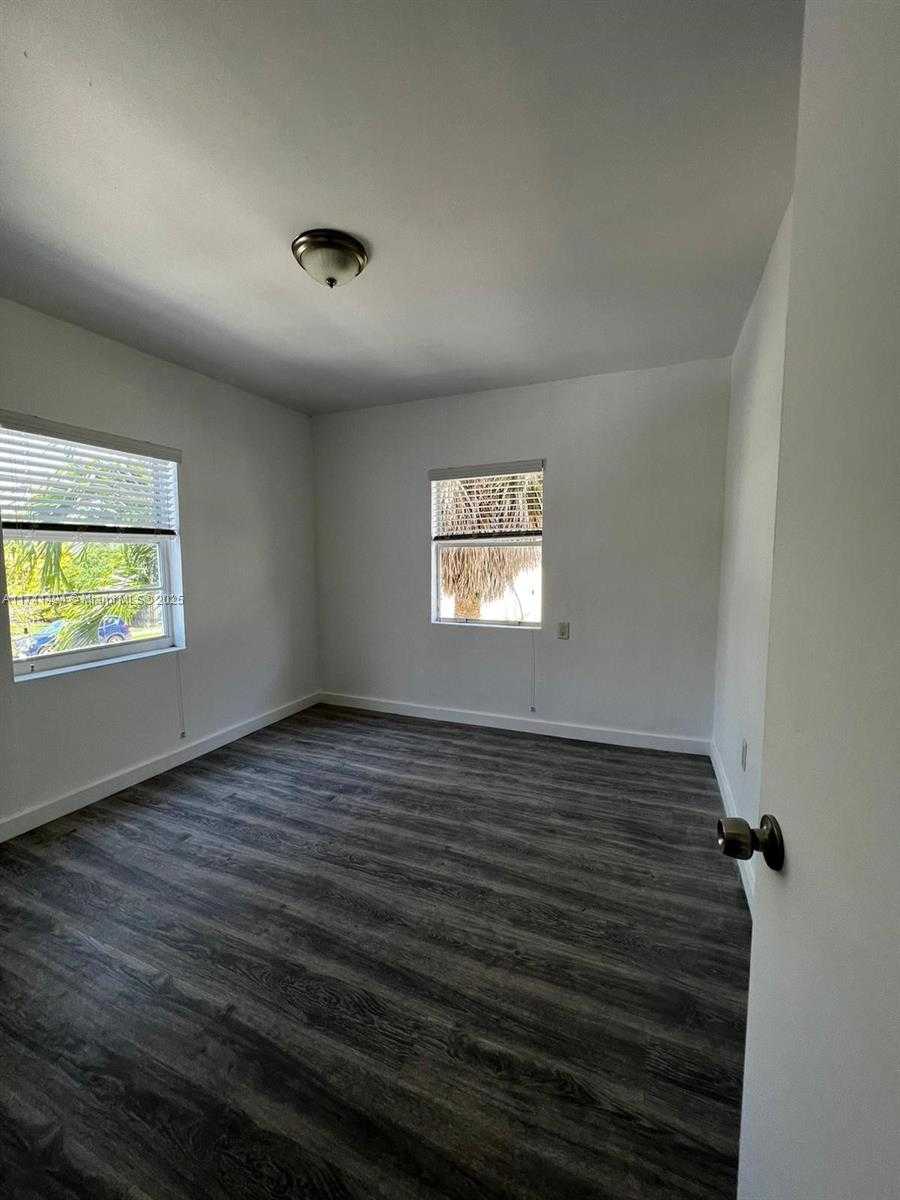 Small Image of 830 WEST 40TH ST, Miami Beach Number 61