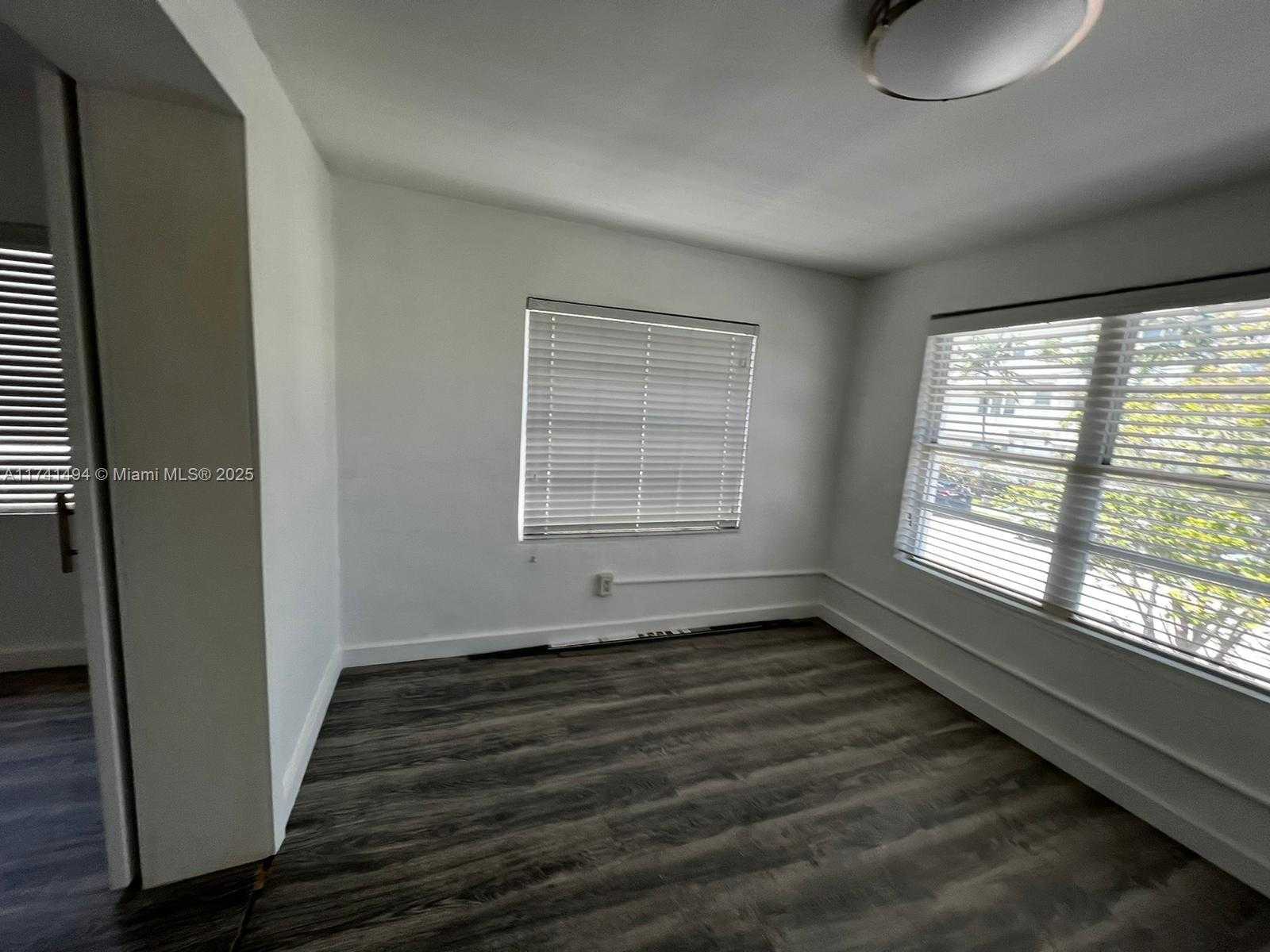 Small Image of 830 WEST 40TH ST, Miami Beach Number 72