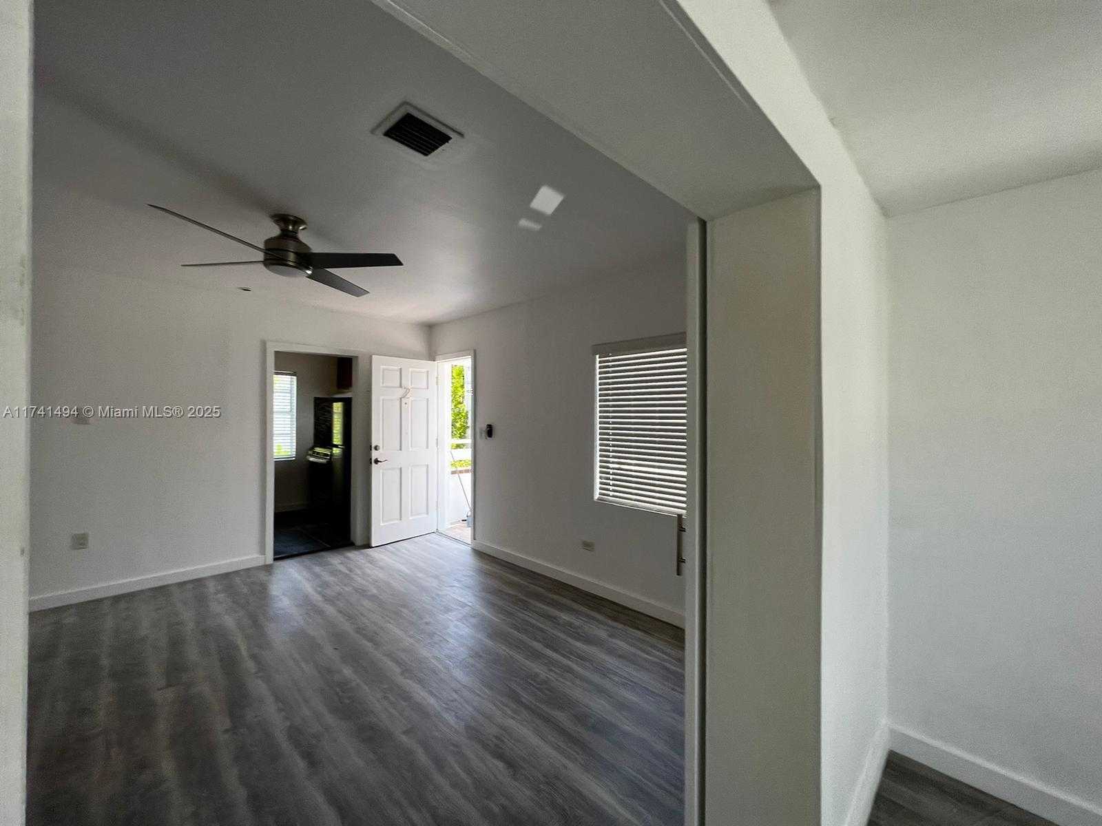 Small Image of 830 WEST 40TH ST, Miami Beach Number 76