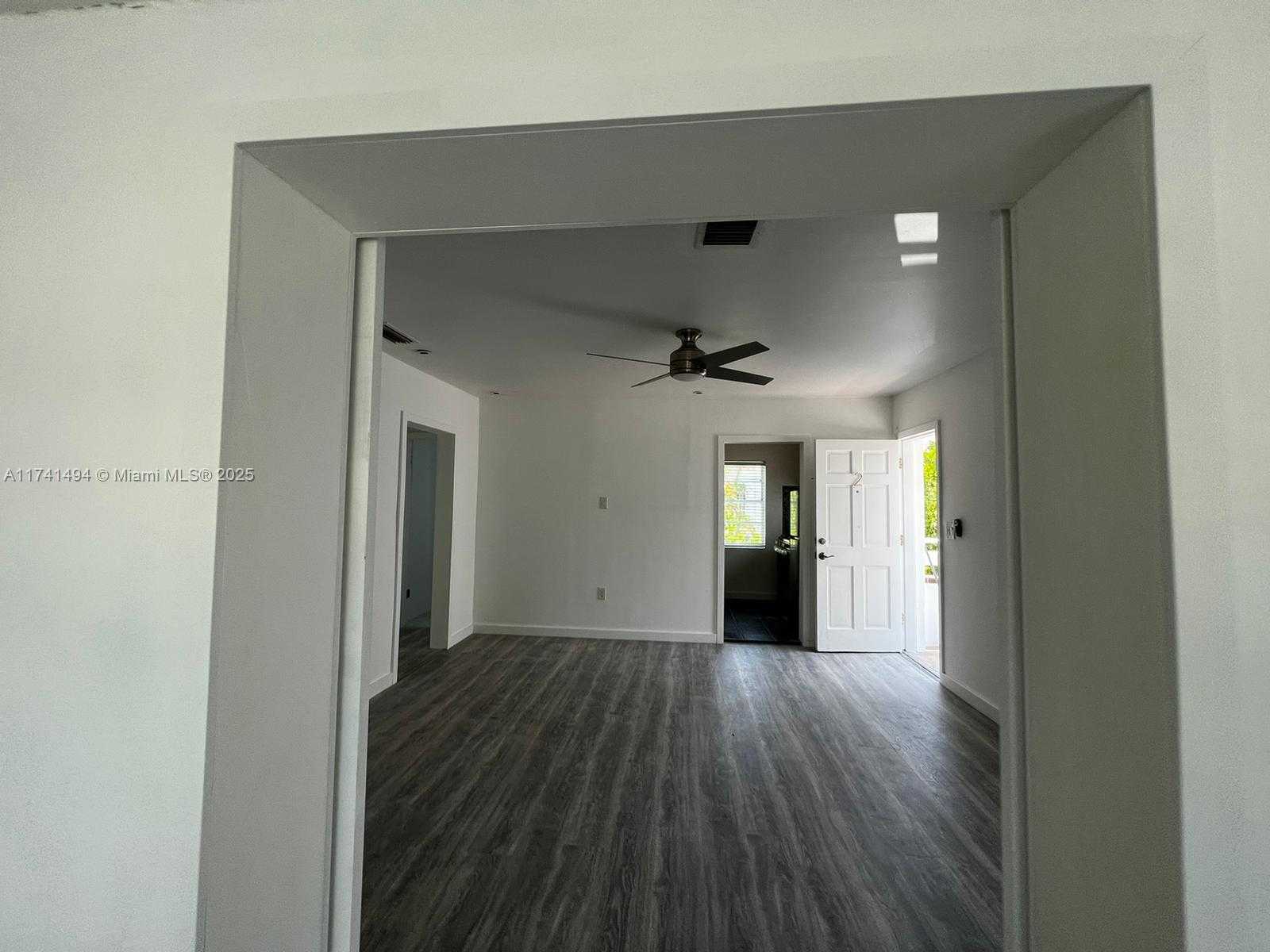Small Image of 830 WEST 40TH ST, Miami Beach Number 77