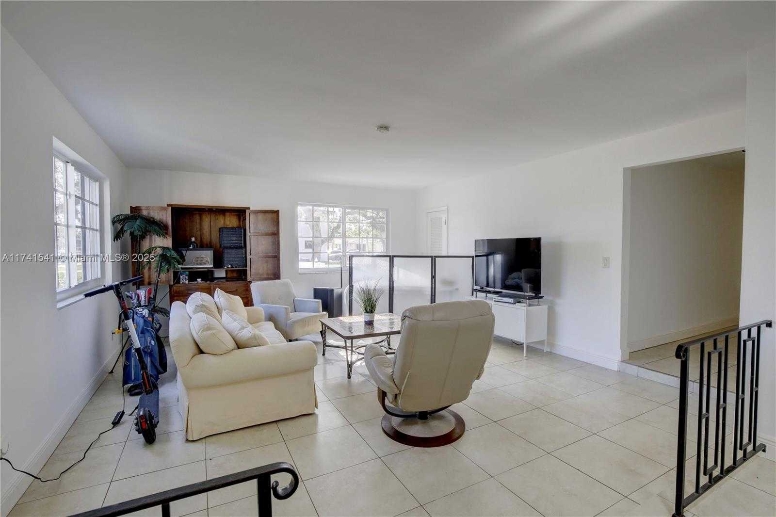 Small Image of 4995 /1050 SISTINA AVENUE #2, Coral Gables Number 14