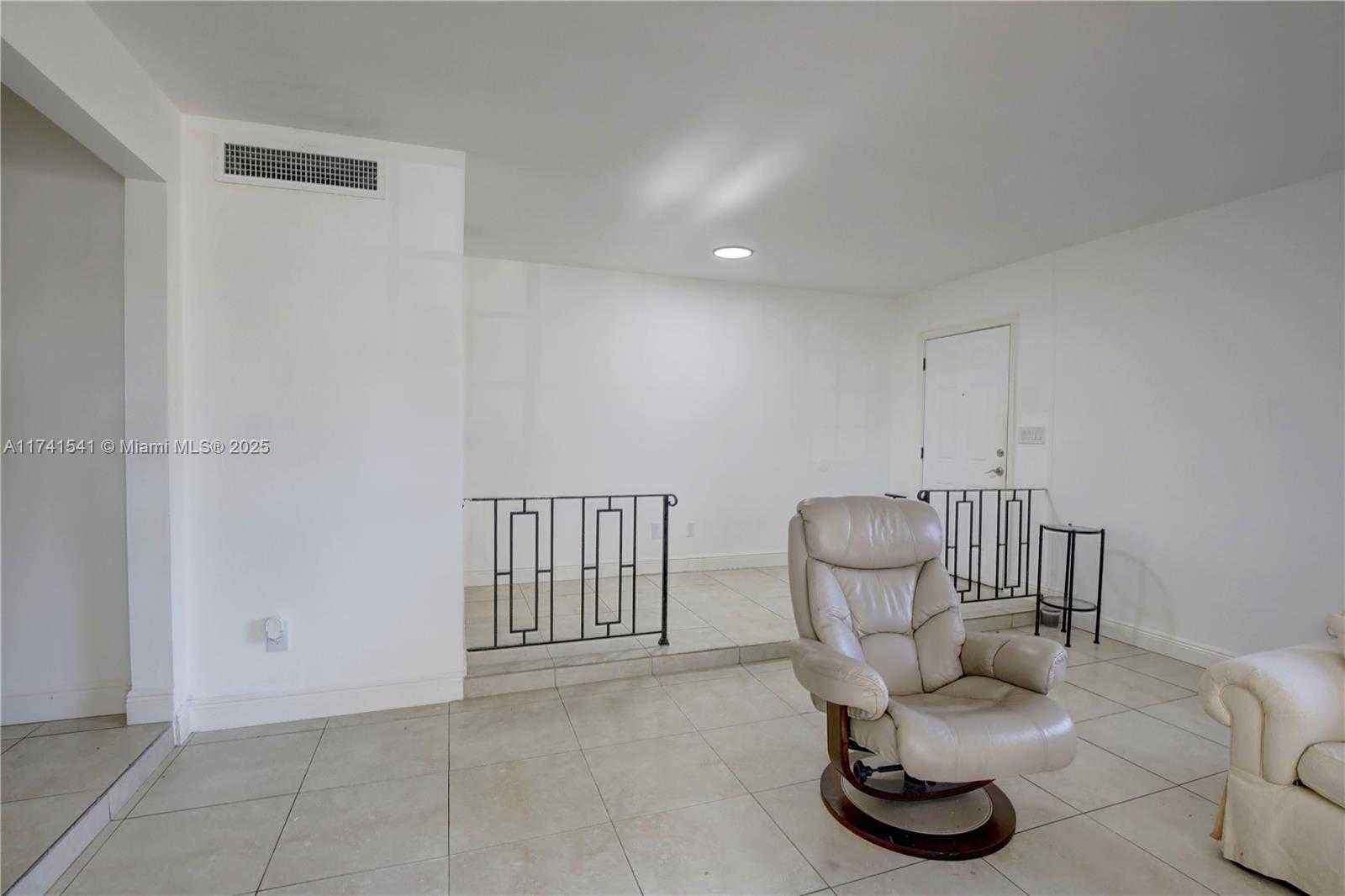 Small Image of 4995 /1050 SISTINA AVENUE #2, Coral Gables Number 17