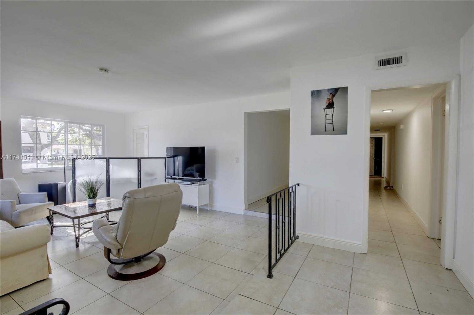 Small Image of 4995 /1050 SISTINA AVENUE #2, Coral Gables Number 18