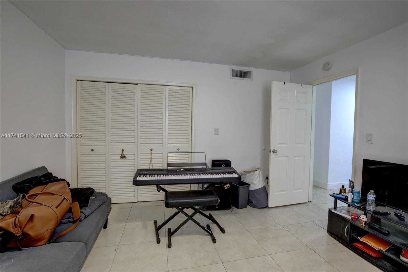 Small Image of 4995 /1050 SISTINA AVENUE #2, Coral Gables Number 25