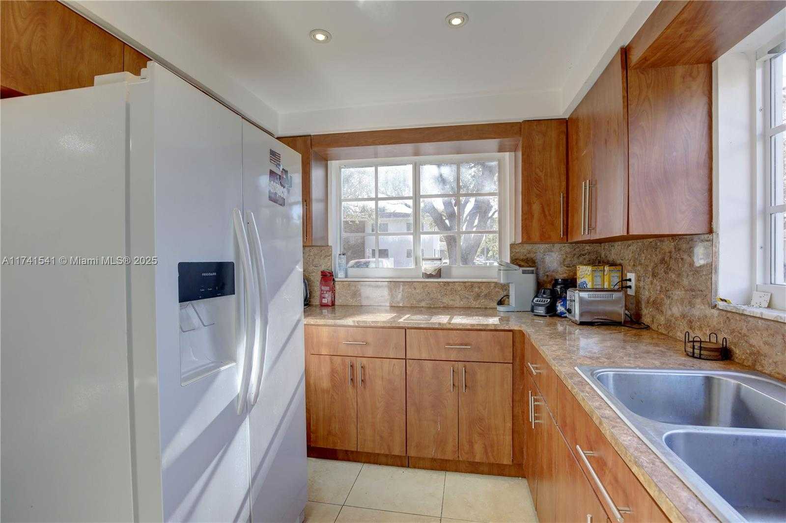 Small Image of 4995 /1050 SISTINA AVENUE #2, Coral Gables Number 38