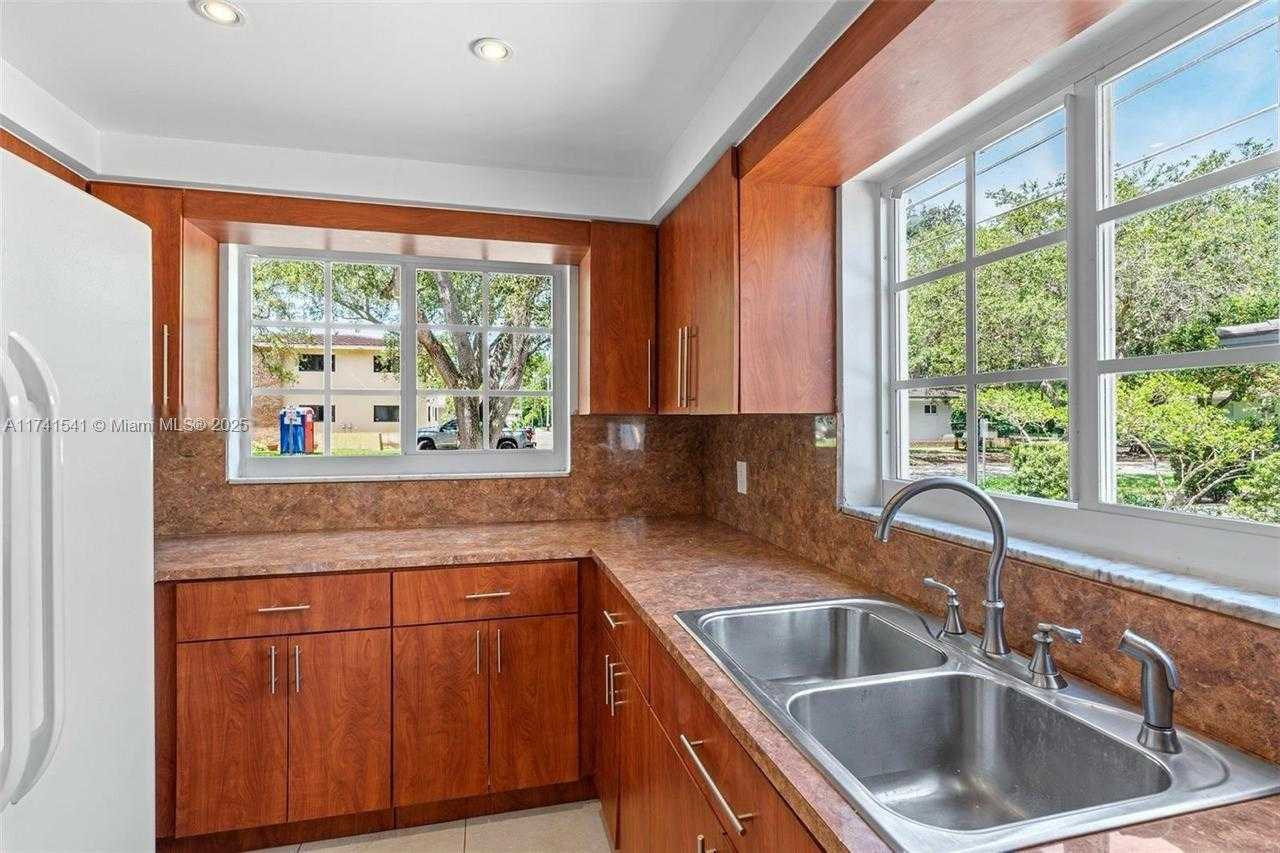 Small Image of 4995 /1050 SISTINA AVENUE #2, Coral Gables Number 52