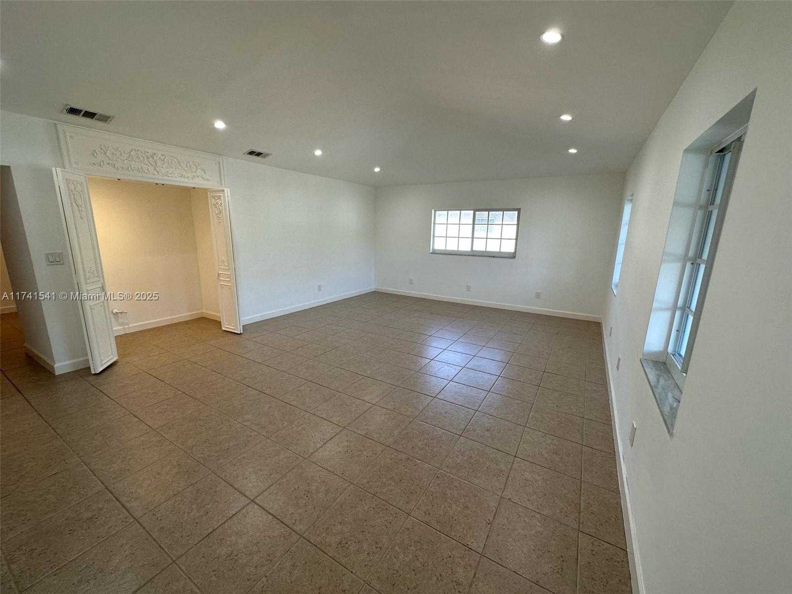 Small Image of 4995 /1050 SISTINA AVENUE #2, Coral Gables Number 55