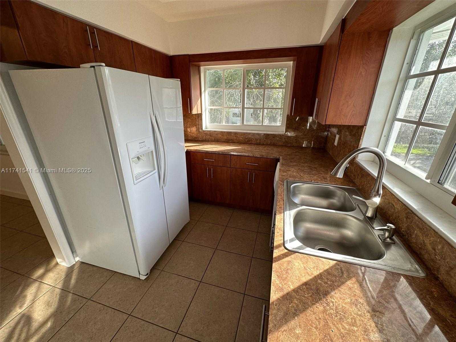 Small Image of 4995 /1050 SISTINA AVENUE #2, Coral Gables Number 59