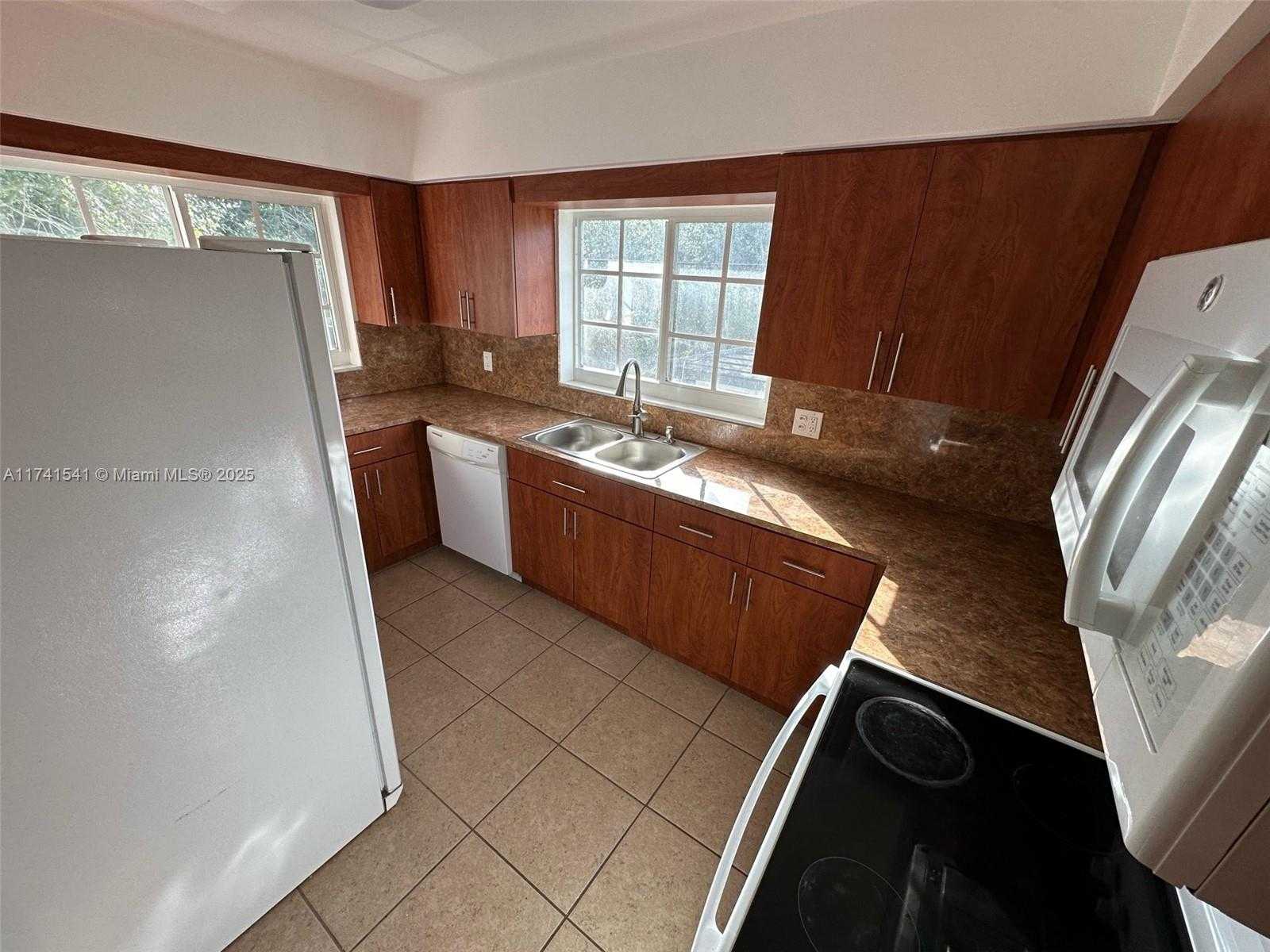 Small Image of 4995 /1050 SISTINA AVENUE #2, Coral Gables Number 60