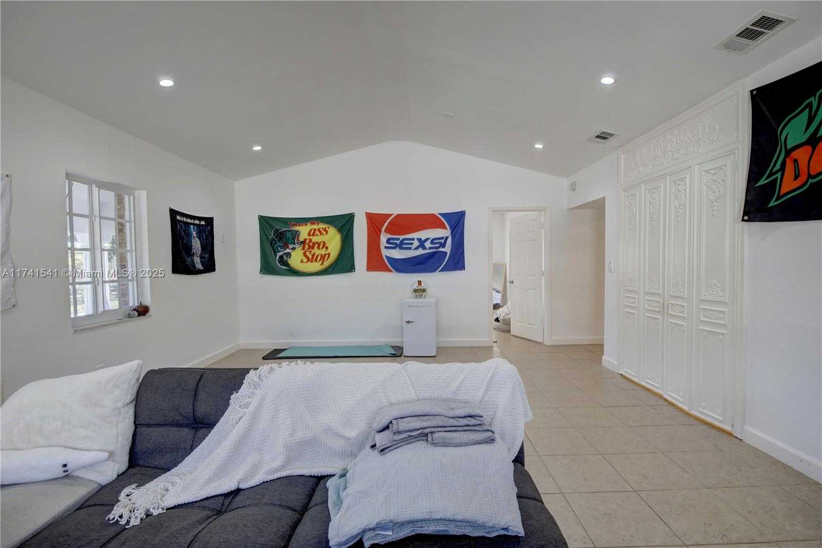 Small Image of 4995 /1050 SISTINA AVENUE #2, Coral Gables Number 69