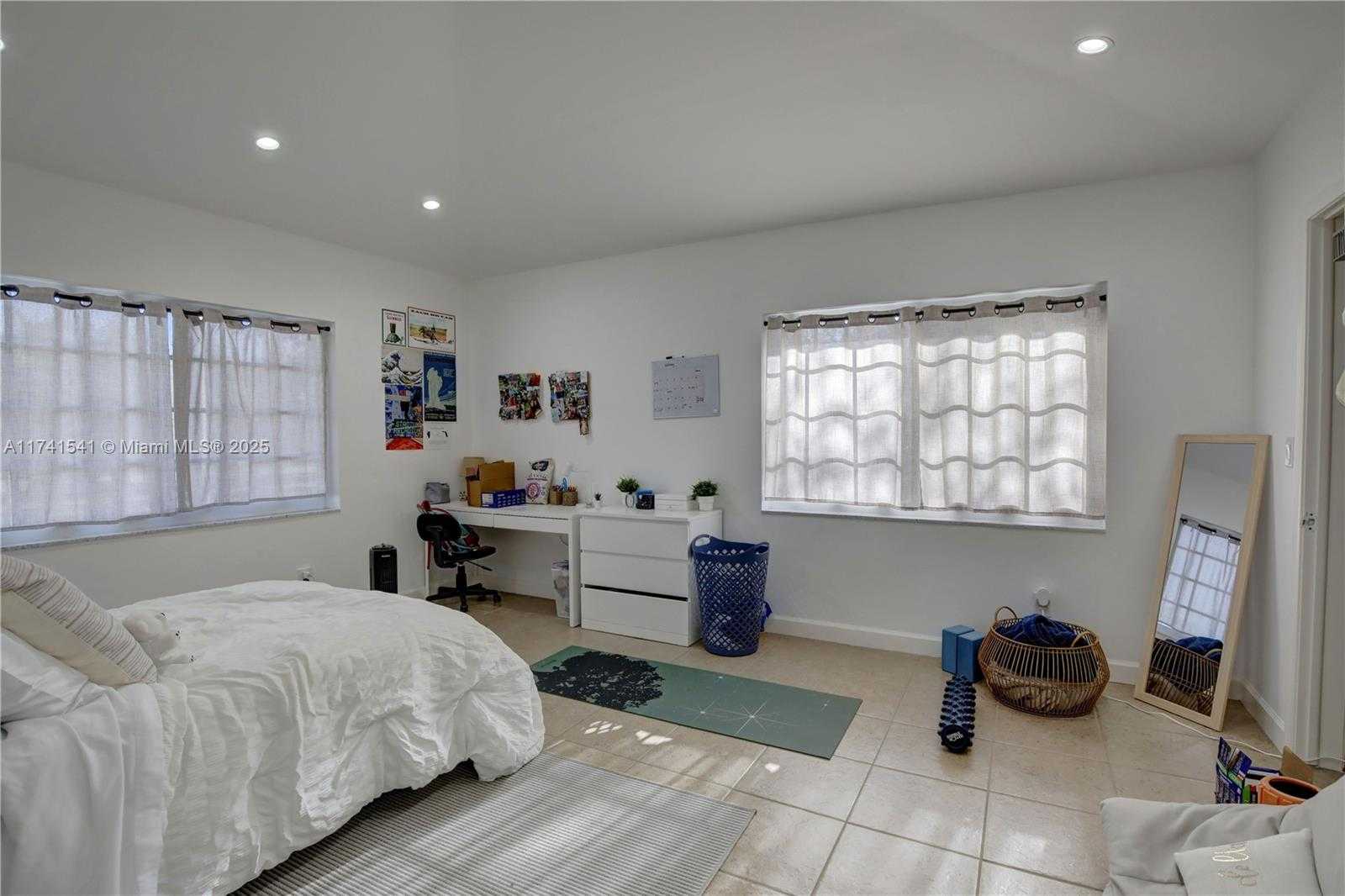 Small Image of 4995 /1050 SISTINA AVENUE #2, Coral Gables Number 70