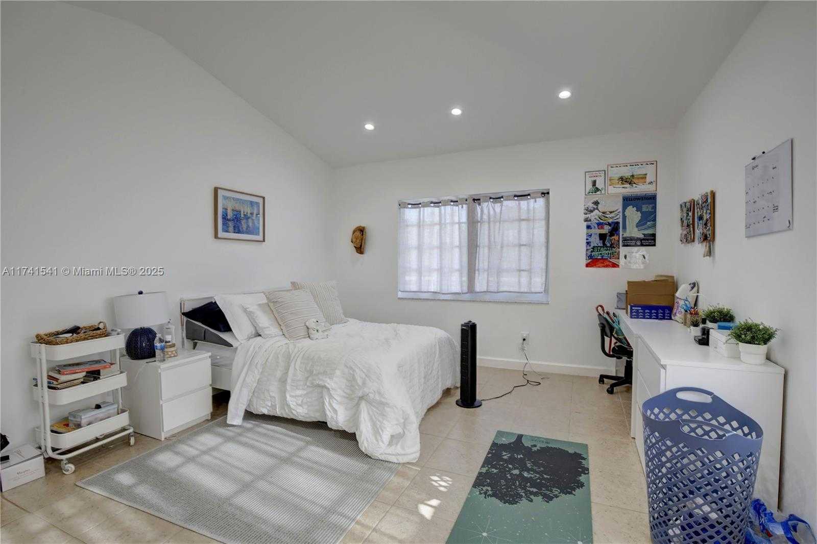 Small Image of 4995 /1050 SISTINA AVENUE #2, Coral Gables Number 71