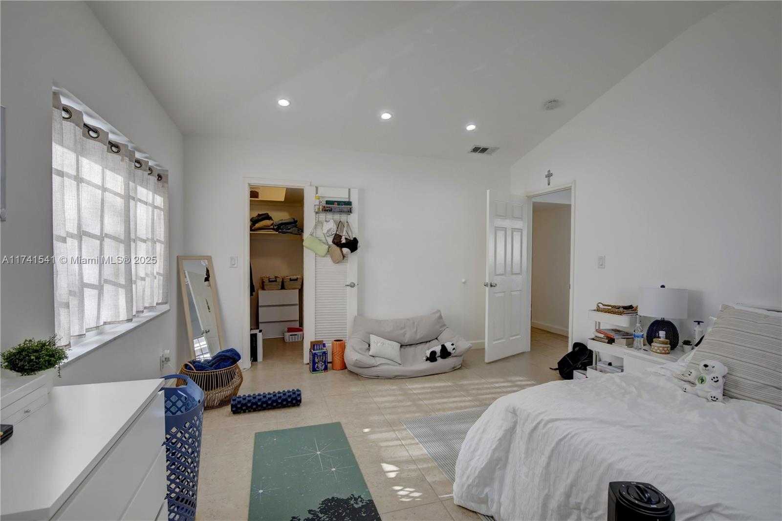 Small Image of 4995 /1050 SISTINA AVENUE #2, Coral Gables Number 72
