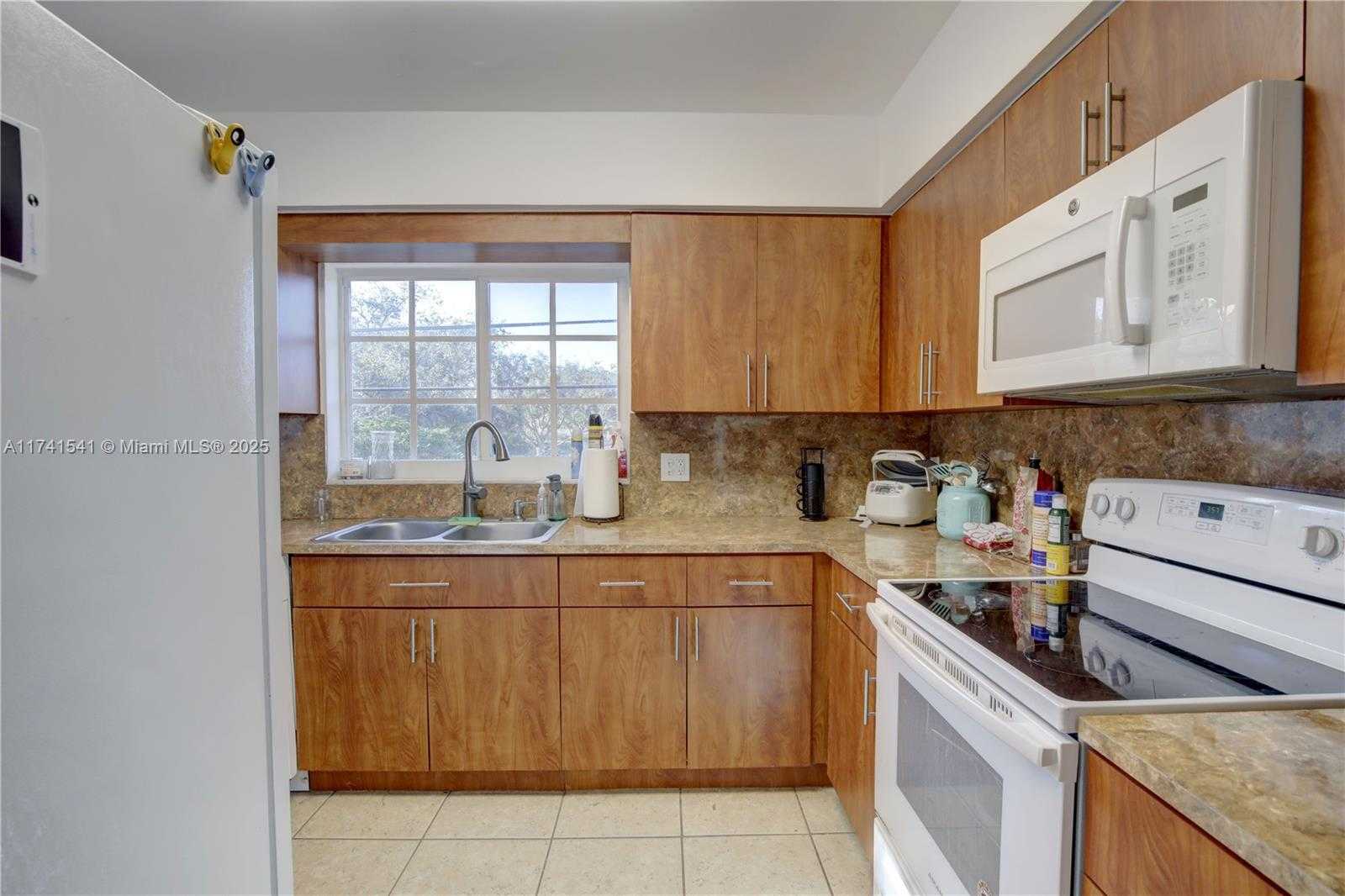 Small Image of 4995 /1050 SISTINA AVENUE #2, Coral Gables Number 85