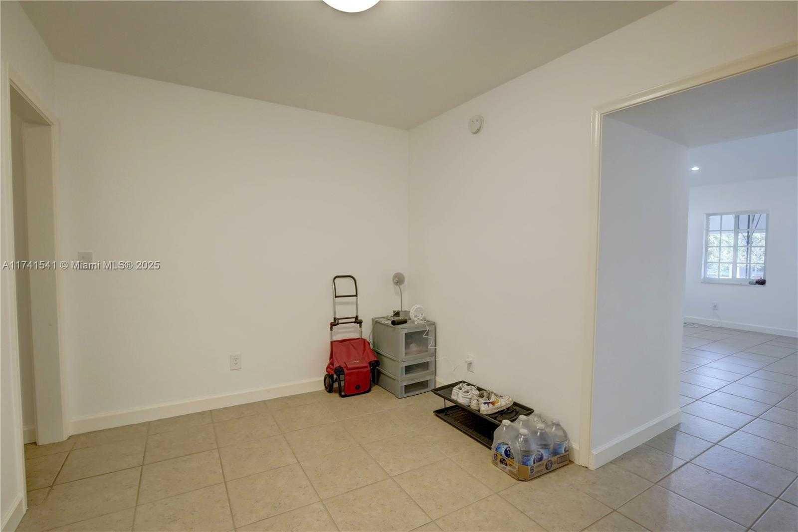 Small Image of 4995 /1050 SISTINA AVENUE #2, Coral Gables Number 86