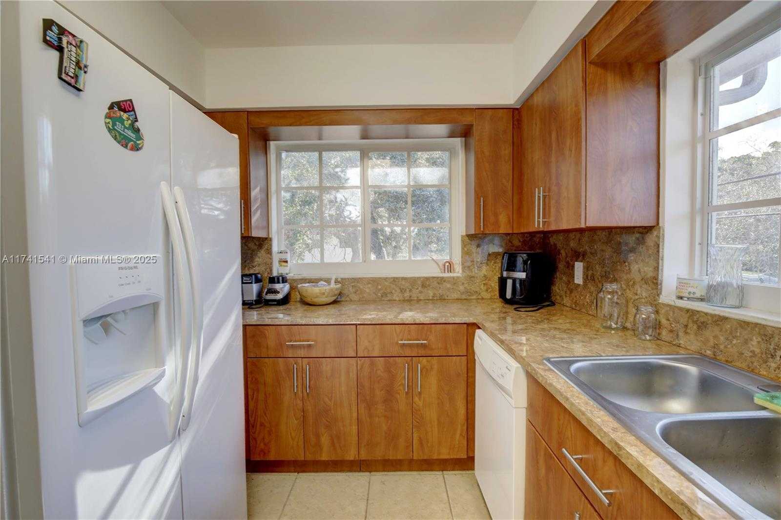 Small Image of 4995 /1050 SISTINA AVENUE #2, Coral Gables Number 89